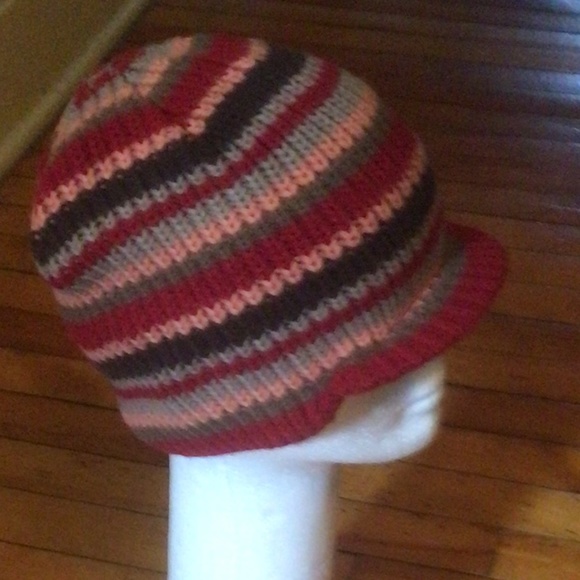 Striped hat with visor - Picture 1 of 3